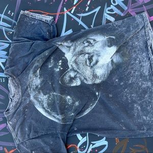 Vintage wolf shirt